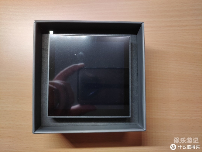 由于您没有提供具体的安装主题或对象，我将创建一个关于如何安装智能家居系统的指南文章。安装空调师傅电话附近
