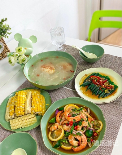草莓樱桃丝瓜绿巨人秋葵香蕉ios探索自然中的超级食物，草莓、樱桃、丝瓜、绿巨人（黄瓜）、秋葵与香蕉的营养奥秘